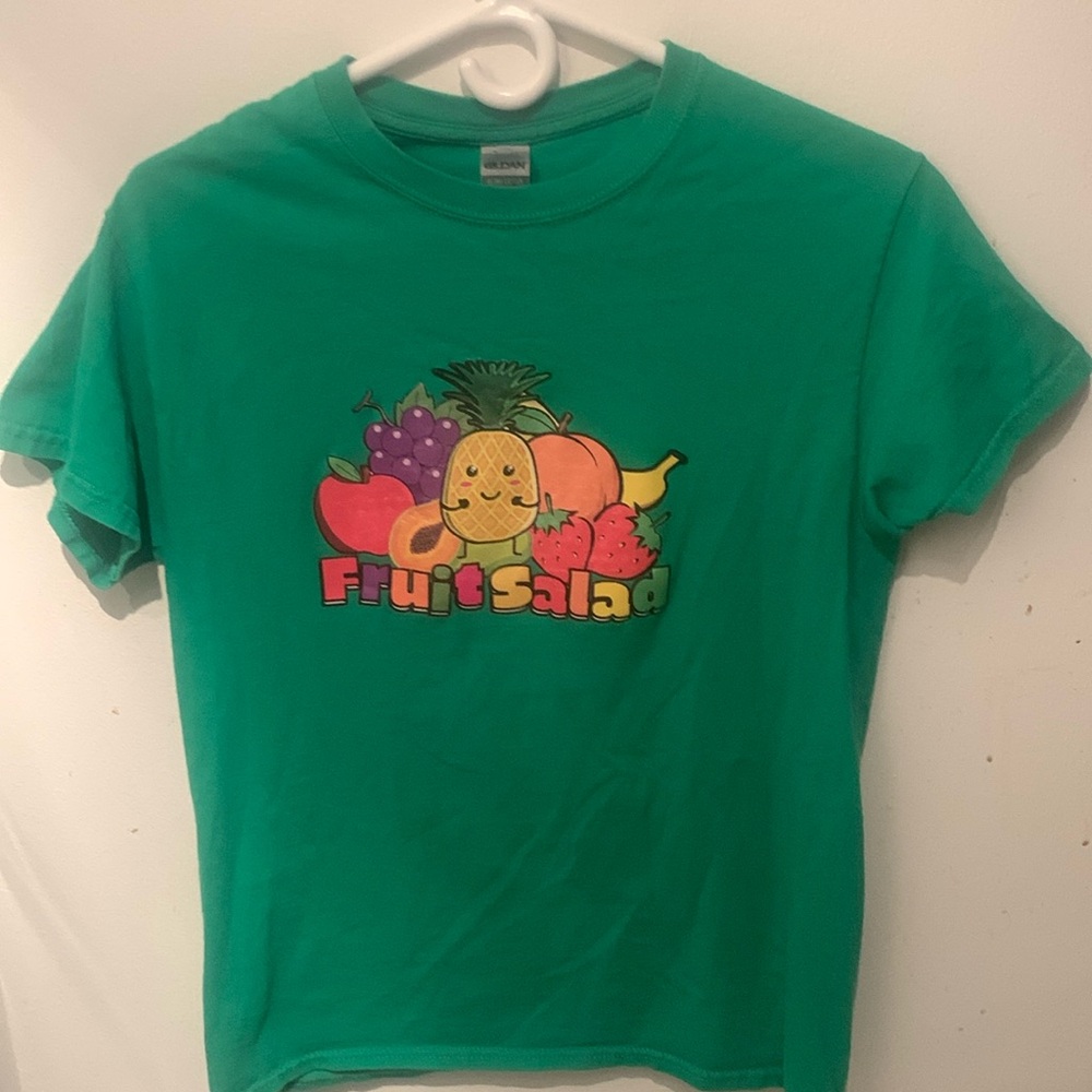 Super Cute Celtic Green Gildan Ultra cotton Fruit Salad Tshirt SZ Small 🥰